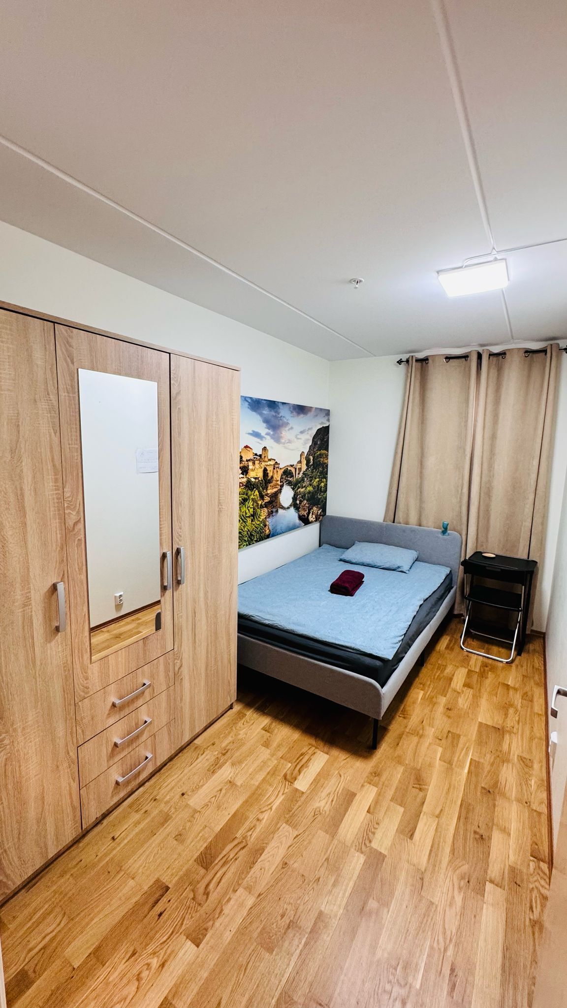 Desk, laptop workspace, free WiFi