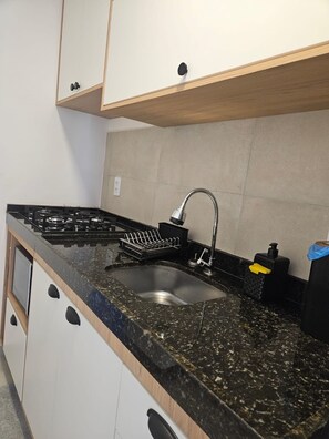 Private kitchen - Moana Meerflat with rooftop pool in the center of Porto de Galinhas. (Ipojuca)