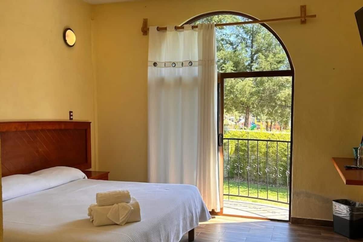 Comfort Room, Garden View | WiFi (free)