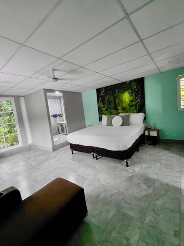 3-bedroom house with AC in lovely Morales,only 30 minutes from Rio Dulce