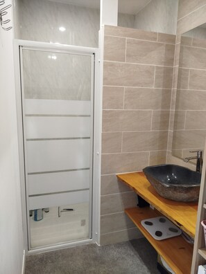 Shower, hair dryer - Family home close to the sea and shops (Saint-Pol-de-Léon)