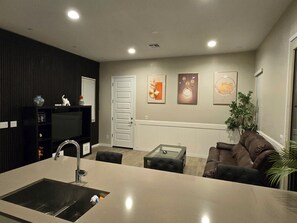 Unclassified image, 3 of 6, button