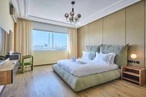 4 Schlafzimmer, Schreibtisch, Bügeleisen/Bügelbrett, Reisekinderbett