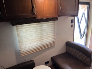 Interior - Cozy RV Camper in tranquil Brandon near everything (Brandon)