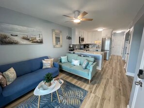 Smart TV, books - Driftwood Villas Carolina Beach Boardwalk with POOL, Ocean Views 3 mins to Beach (Carolina Beach)