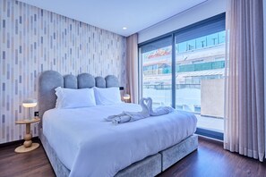 2 Schlafzimmer, Schreibtisch, Bügeleisen/Bügelbrett, Reisekinderbett
