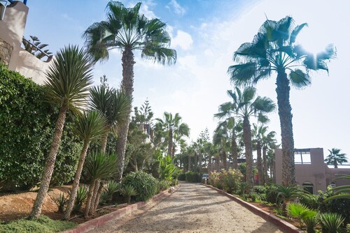 Seabreeze 2BR Haven – Ocean Walk & Sunsets!