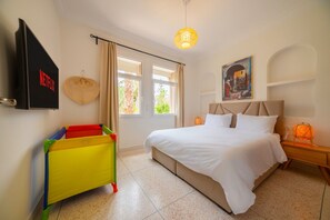 2 bedrooms, desk, iron/ironing board, travel cot - Beachfront Villa in Mirleft | Pool + Ocean Views (Tiznit Province)