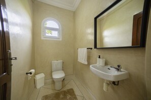 Hair dryer, towels - Beachfront Villa in Mirleft | Pool + Ocean Views (Tiznit Province)