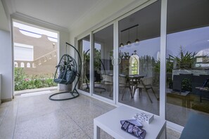 Outdoor dining - Beachfront Villa in Mirleft | Pool + Ocean Views (Tiznit Province)