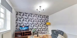Interior - Stylish 2Bed Whitley Bay Apt | Sleeps 06 | Parking (Tyne and Wear)