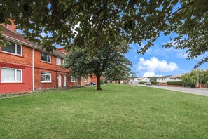 Exterior - Family - Contractor Stay - Pet Friendly - Parking (Consett)