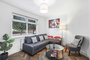 Een televisie en een kantoor