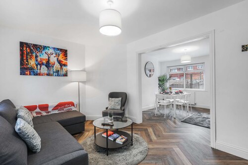 Family - Contractor Stay - Pet Friendly - Parking