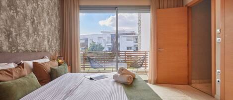 3 bedrooms, iron/ironing board, travel crib, free WiFi