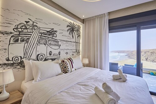 Wake to Waves: Stylish 1-Bedroom by the Shore