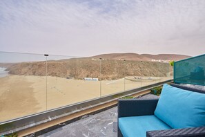 Property grounds - Wake to Waves: Stylish 1-Bedroom by the Shore (Mirleft)