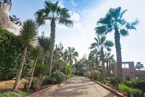 Ocean Breeze 2BR Escape – Walk to the Waves!