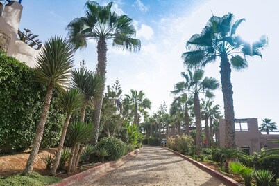 Ocean Breeze 2BR Escape – Walk to the Waves!