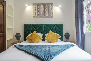 2 bedrooms, iron/ironing board, travel cot, free WiFi - Ocean Breeze 2BR Escape – Walk to the Waves! (Tiznit Province)