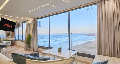 Beachfront Paradise: Charming 1BR + Ocean Views