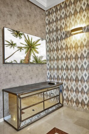 Interior - Spacious 2 Bed Flat with City Views & Free Parking (Dar-el-Beida)
