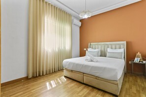 1 bedroom, desk, iron/ironing board, travel cot - Serene One Bed Oasis in the Heart Of The Medina (Dar-el-Beida)