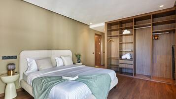2 bedrooms, desk, iron/ironing board, travel crib