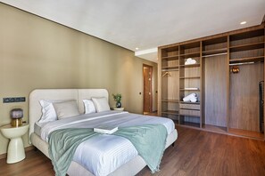 2 bedrooms, desk, iron/ironing board, travel cot - Your Home Away from Home: 2 Bed Flat W/ Parking (Casablanca)