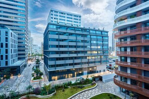 Exterior - Modern 2 Bed in Casa Finance City W/ Free Parking (Casablanca)