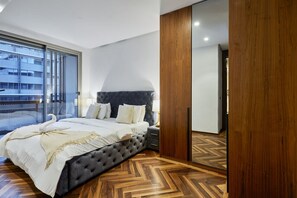 2 bedrooms, desk, iron/ironing board, travel cot - Modern 2 Bed in Casa Finance City W/ Free Parking (Casablanca)