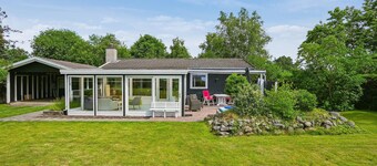 Stunning home in Dronningmølle with WiFi
