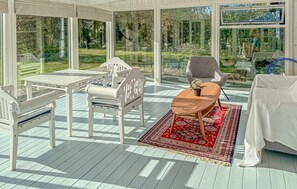 Outdoor dining - Awesome home in Dronningmølle with WiFi (Dronningmølle)
