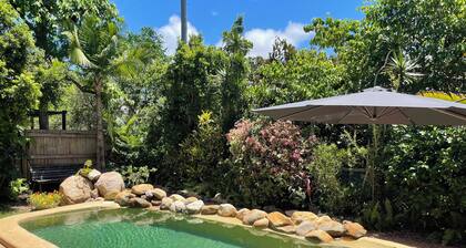Horseshoe Haven tropical oasis.Spacious studio perfect for a short stay getaway.