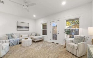 TV, offices - Kings Cove! 2 Private Pool! 300yds to Beach (Panama City Beach)
