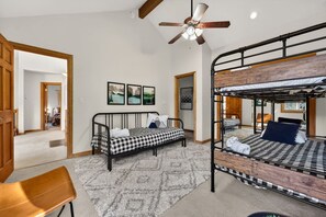 Room - The Hideaway in Evergreen Hot Tub Views Privacy (Evergreen)