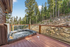 Bañera de hidromasaje al aire libre