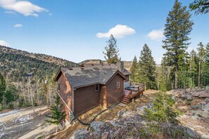 Exterior - The Hideaway in Evergreen Hot Tub Views Privacy (Evergreen)