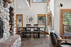 Outdoor dining - The Hideaway in Evergreen Hot Tub Views Privacy (Evergreen)