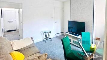 House, 3 Bedrooms | Living room