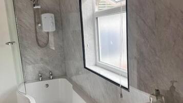 House, 3 Bedrooms | Bathroom