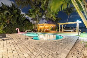 Outdoor pool - Lakefront Villa ·Tropical Backyard·Kayak·Cool Deck  (North Miami Beach)