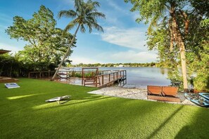 Property grounds - Villa Santorini Lakefront Private Deck (North Miami Beach)