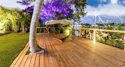 Lakefront Villa ·Tropical Backyard·Kayak·Cool Deck