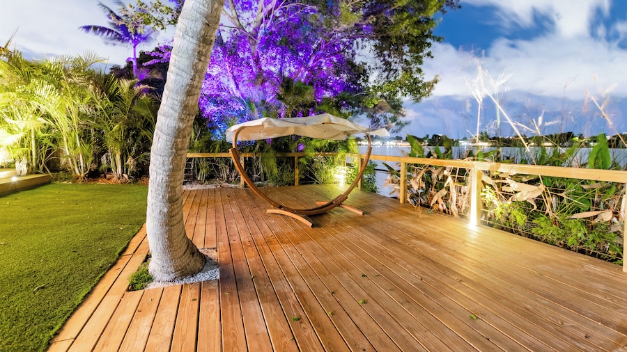 Lakefront Villa ·Tropical Backyard·Kayak·Cool Deck