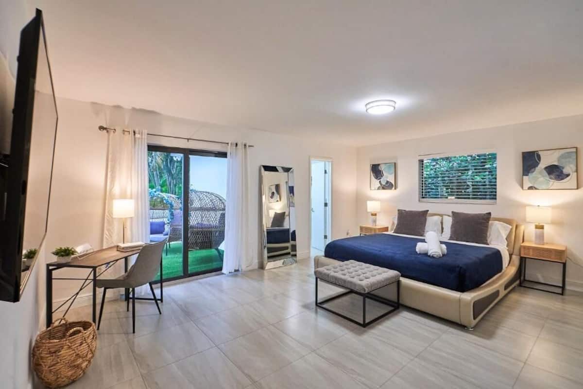 컴포트룸, 파티오, 정원 전망 | 책상, 다리미/다리미판, 무료 WiFi