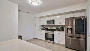 Comfort Room, Patio, Garden View | Dapur peribadi