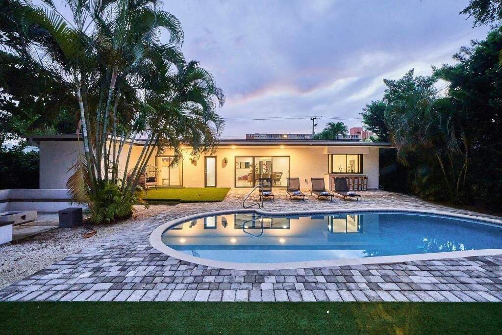 Boendets fasad - kväll/natt