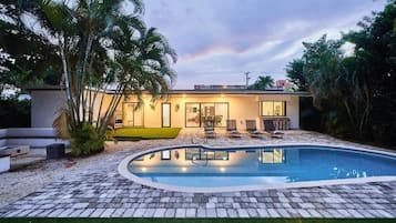 Boendets fasad - kvÀll/natt