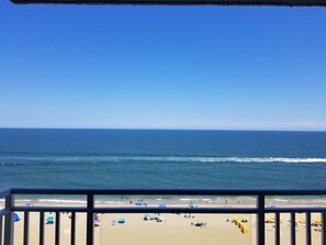 On the beach - Oceanfront 2BR • North End Boardwalk • Private Balcony • Pool • New to VRBO (Virginia Beach)